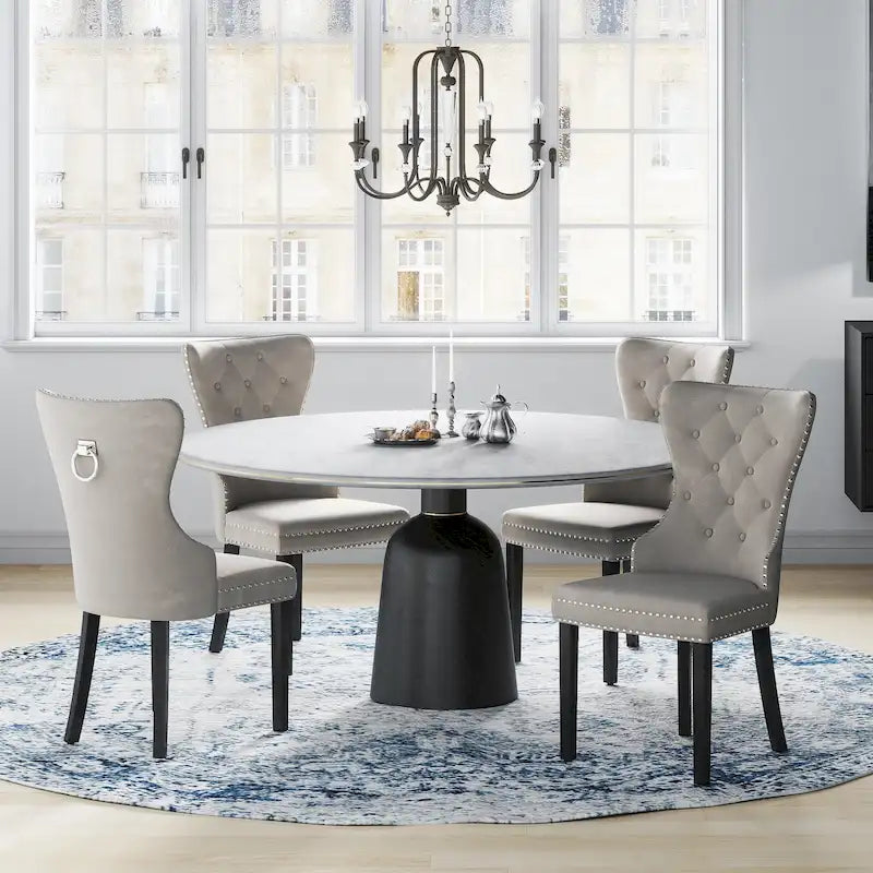 Chaise de salle à manger capitonnée à dossier haut avec clous décoratifs et anneaux de tirage