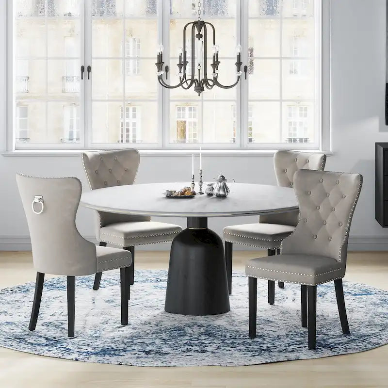 Chaise de salle à manger capitonnée à dossier haut avec clous décoratifs et anneaux de tirage
